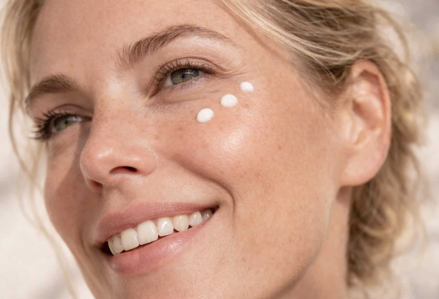Collagen Boosting Eye Cream. How to Reduce Dark Circles and Puffiness