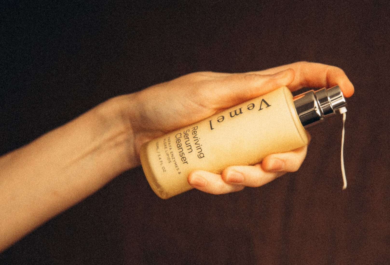 Reviving Serum Cleanser A Gentle, Probiotic Alternative to Over-Exfoliation