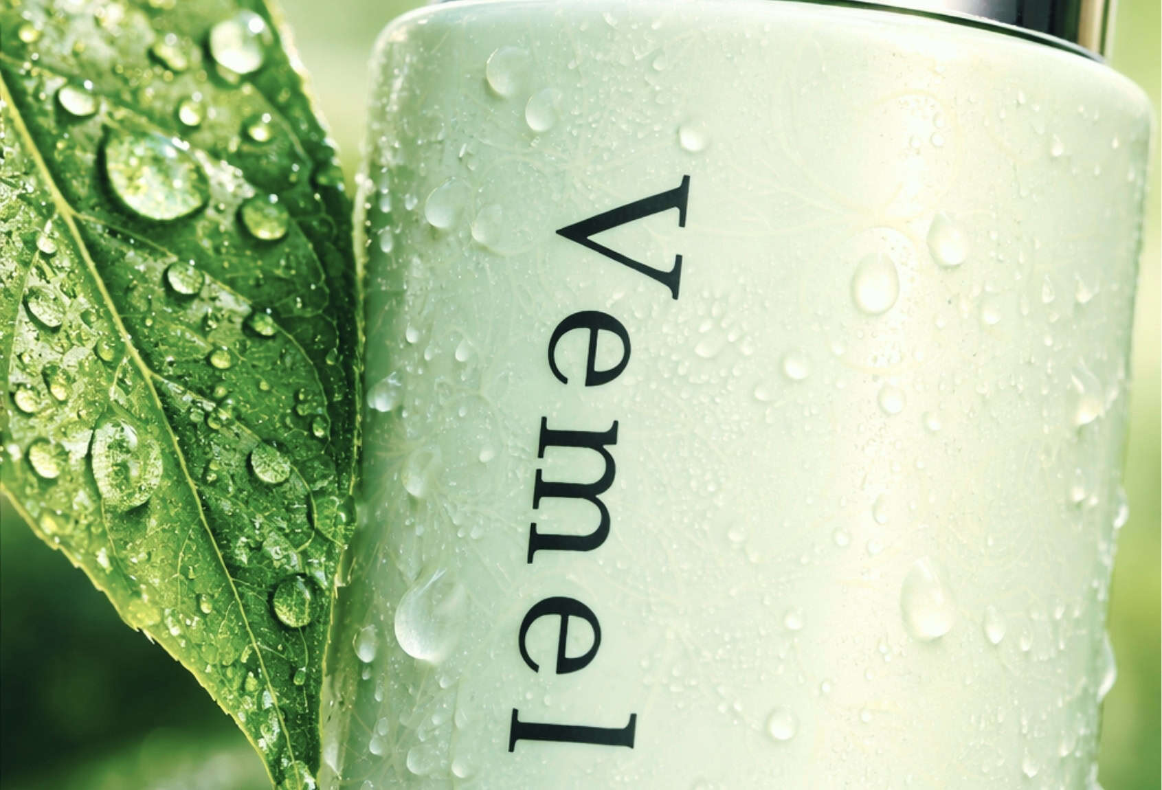 Revolutionising Hydration: The Waterless and Weightless Moisturiser with Biotech Sustainable Ingredients